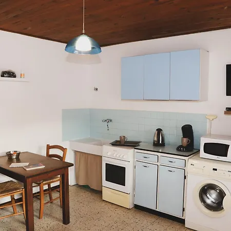 A Rossa Location Apartment